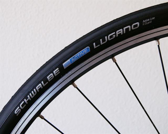 Schwalbe lugano sales 700 x 23c